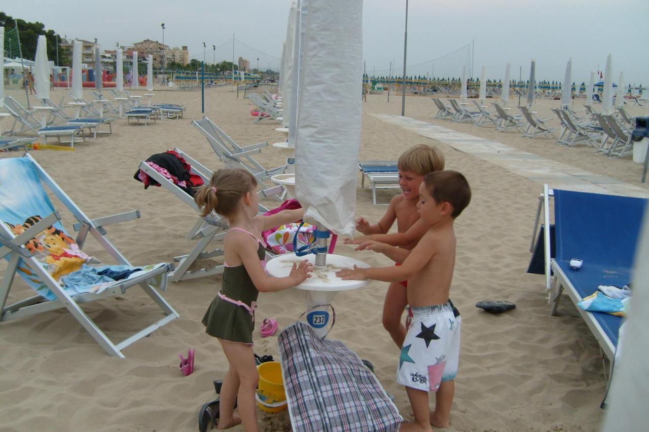 Hotel Albatros Roseto Degli Abruzzi Extérieur photo
