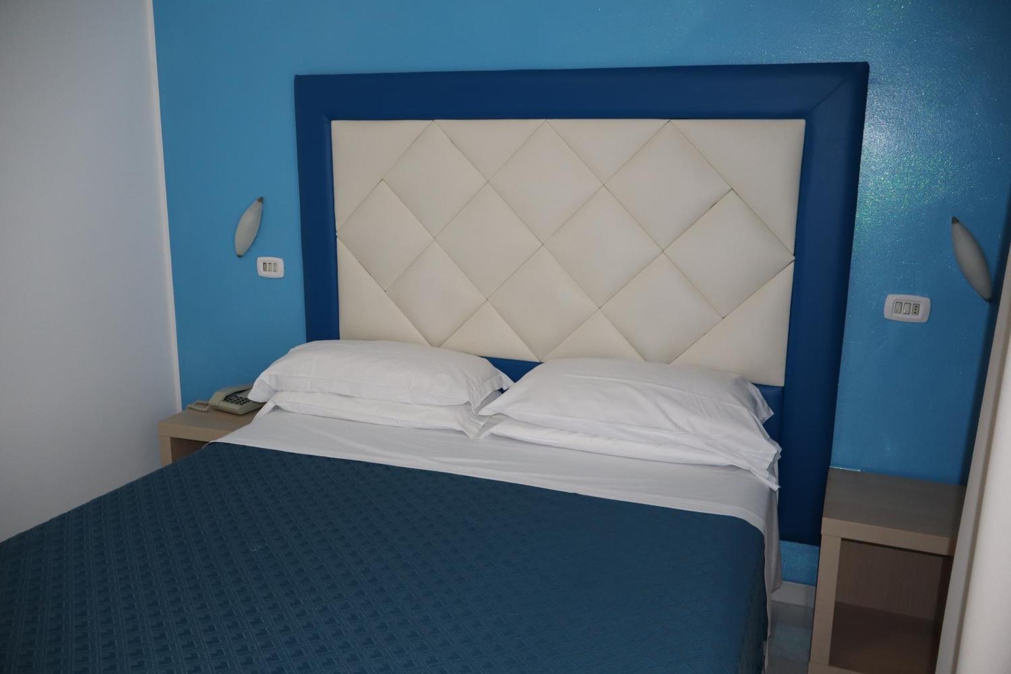 Hotel Albatros Roseto Degli Abruzzi Extérieur photo