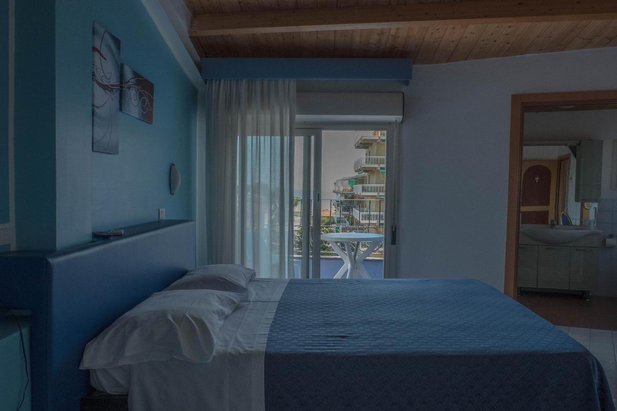 Hotel Albatros Roseto Degli Abruzzi Extérieur photo