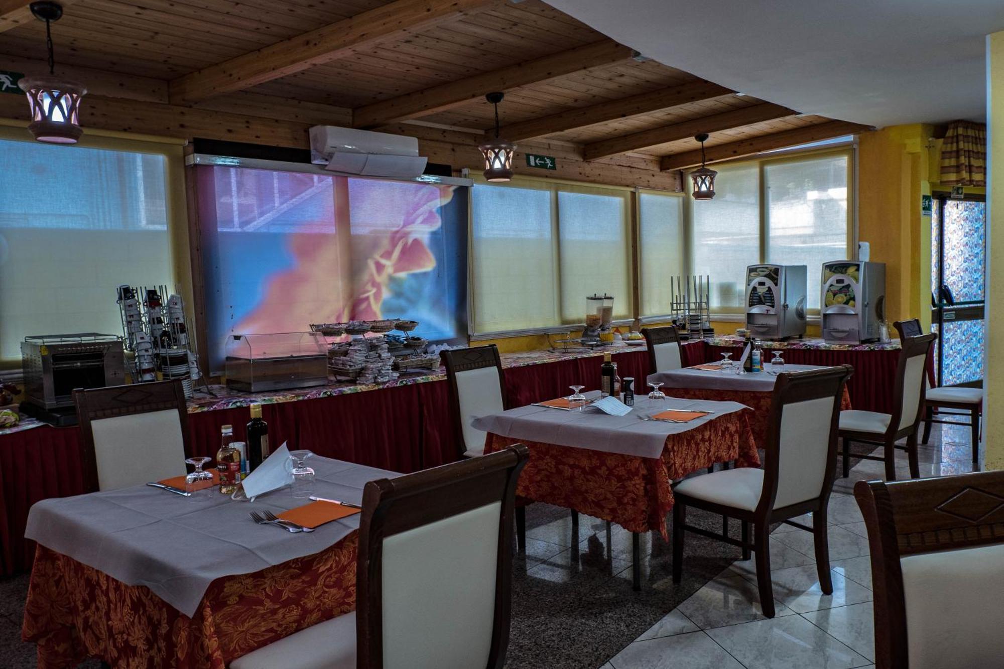 Hotel Albatros Roseto Degli Abruzzi Extérieur photo