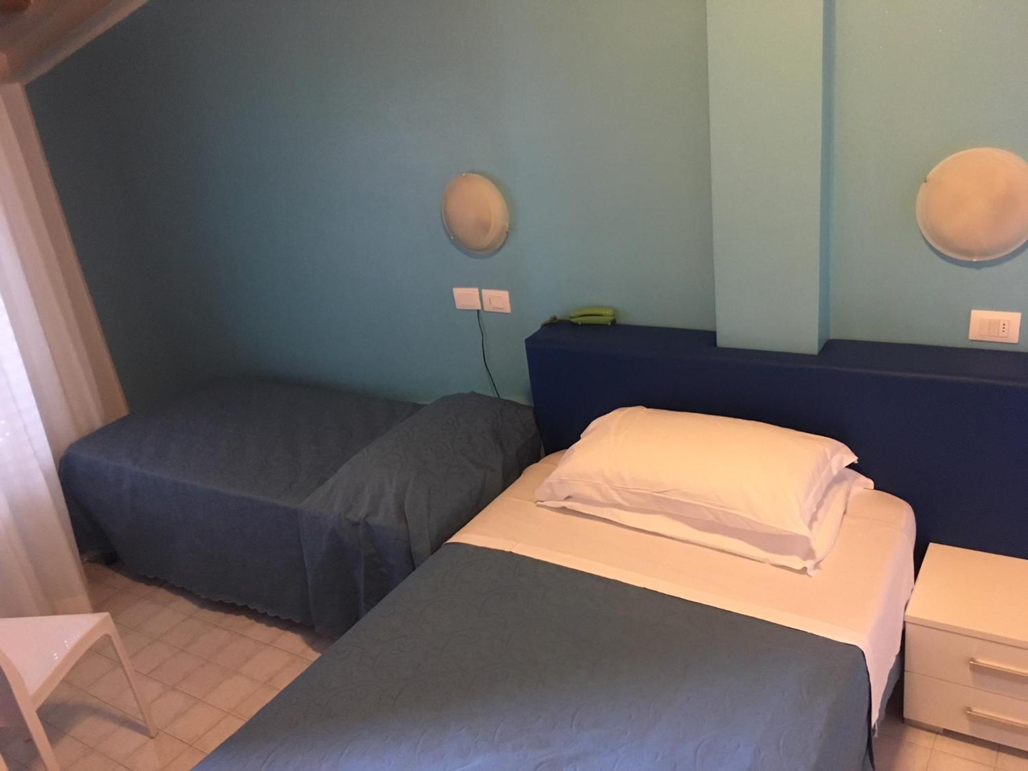 Hotel Albatros Roseto Degli Abruzzi Extérieur photo