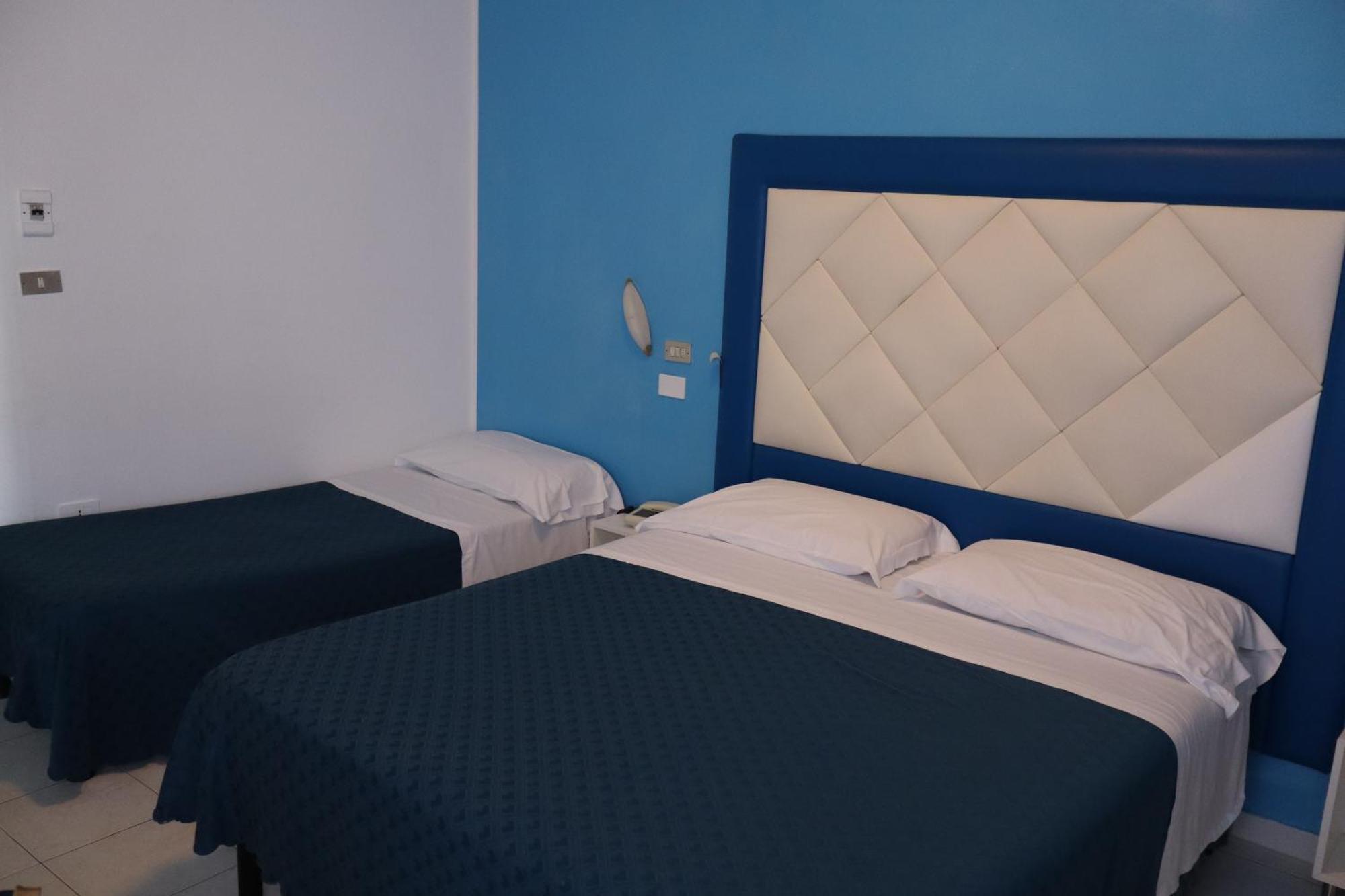 Hotel Albatros Roseto Degli Abruzzi Extérieur photo